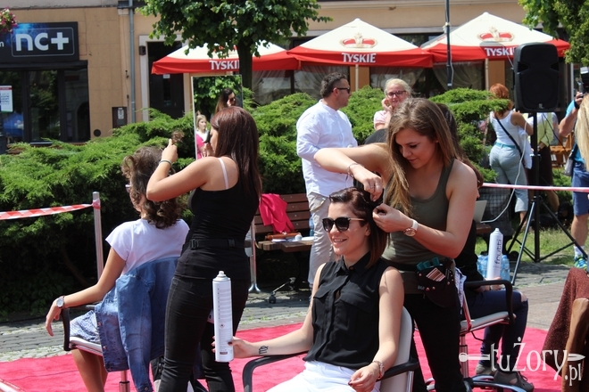 Żorzanie w akcji dla Fundacji Rak’n’Roll! 62 osoby oddały włosy, by powstało 11 peruk, wk
