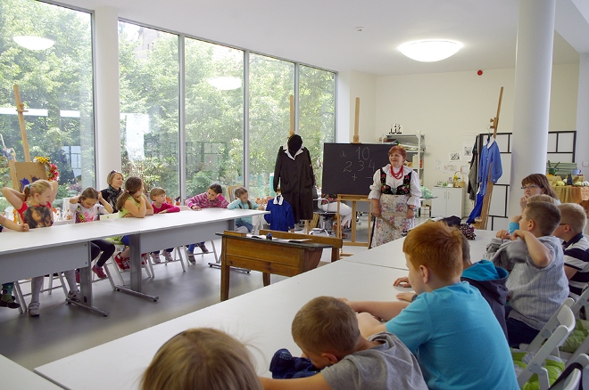 Zofia Przeliorz prowadzi zajęcia dla dzieci m.in. w Miejskim Ośrodku Kultury